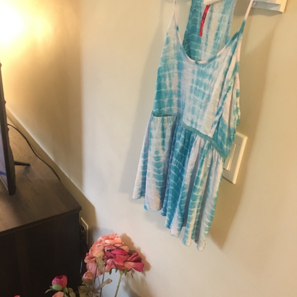 Thin material/ flowy tank / tie dye
